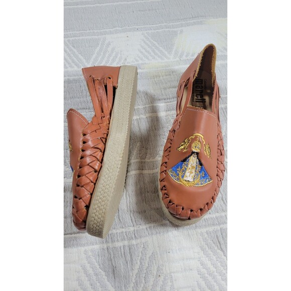 Calzado Marelli Leather Huarache Flats Handmade in Mexico, Virgin of Aparecida - Picture 3 of 5